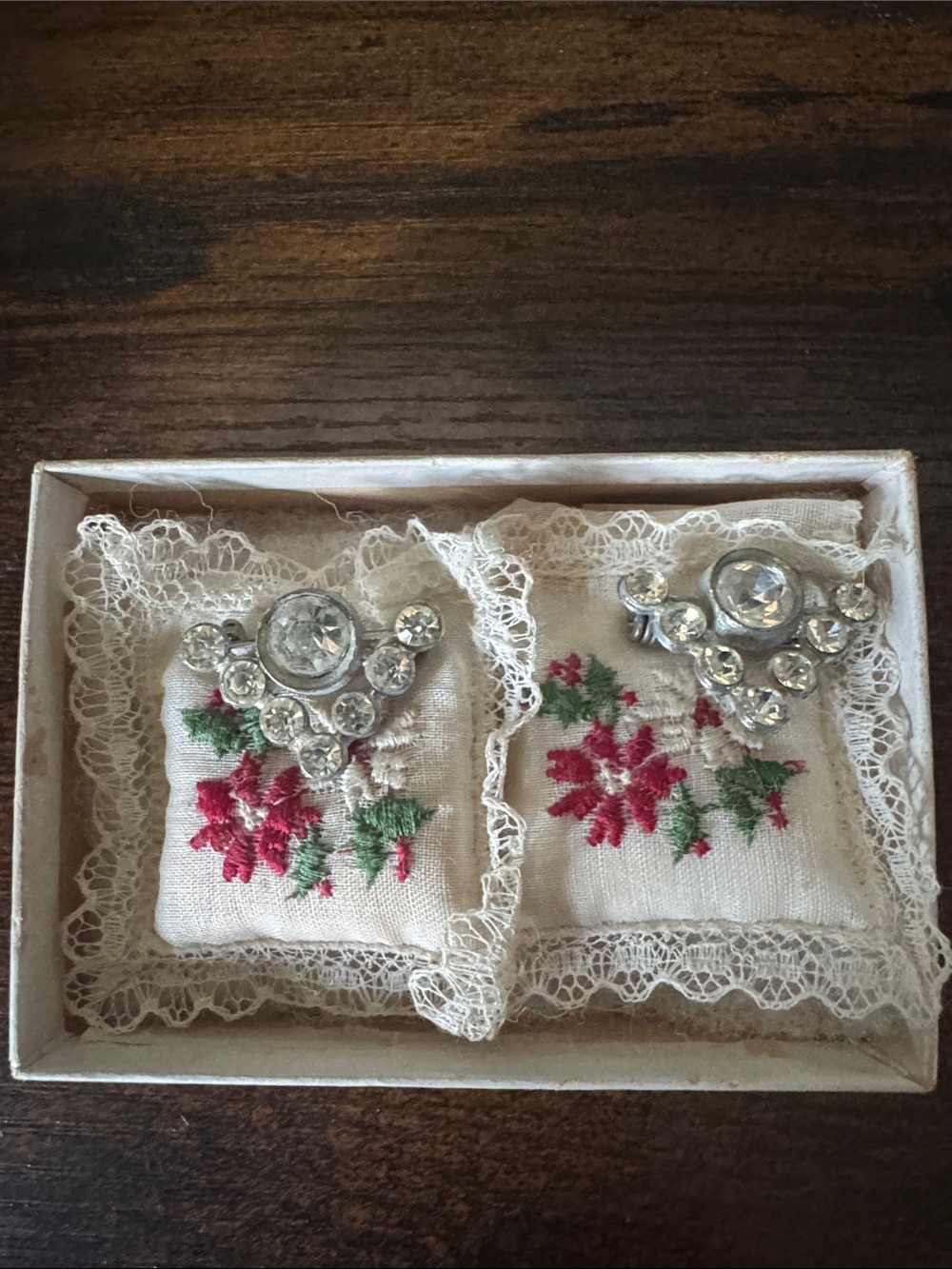 Vintage  Mid Century Treasure Masters Bridal Dress Clips & Sachets Box 1950's